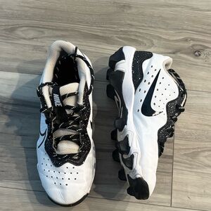 Nike | Fastflex Black & White Baseball Cleats Boys SZ 2Y